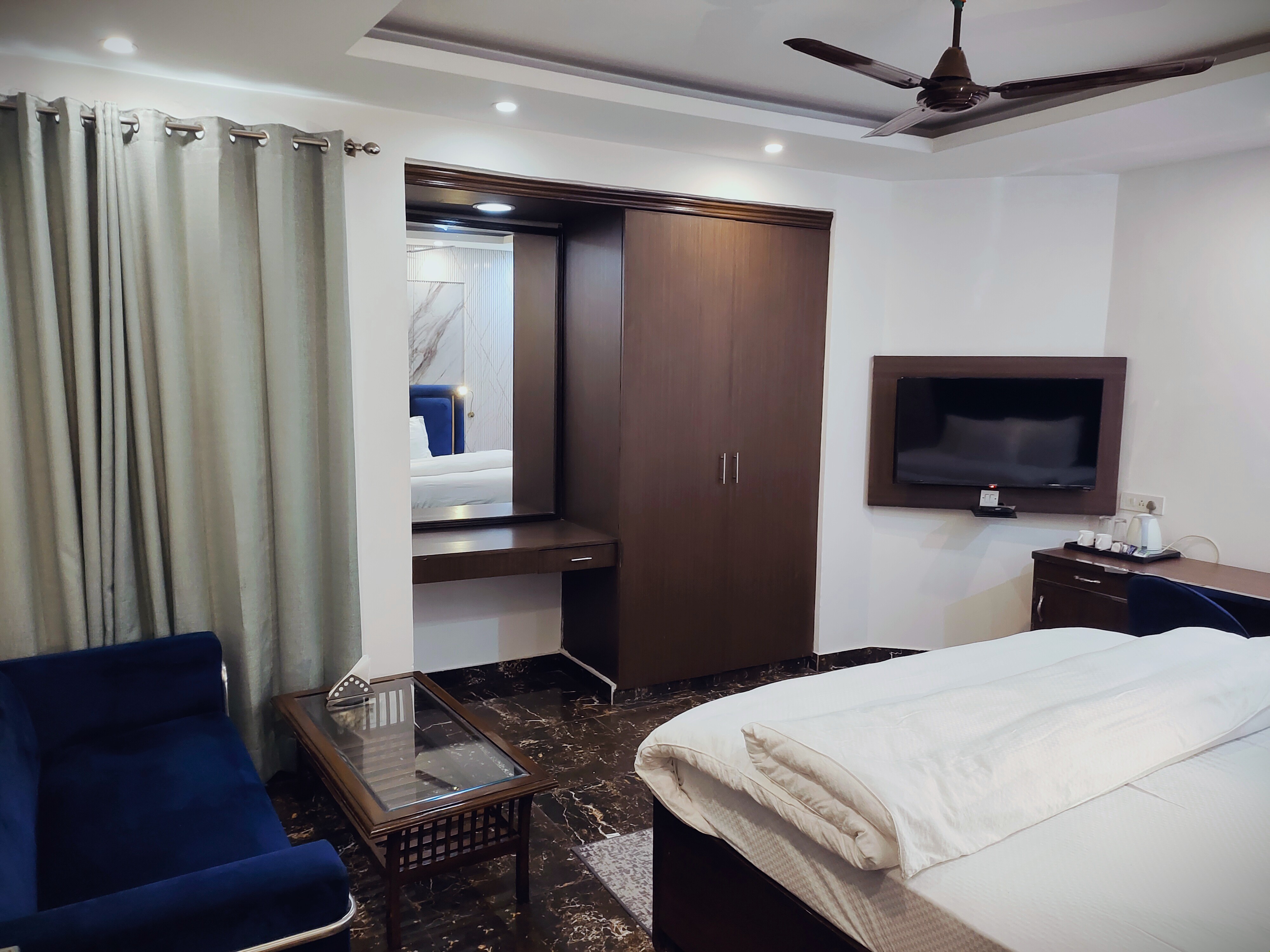 Best hotel to stay near IIT Delhi | comfortable 3 star stay IIT Delhi area