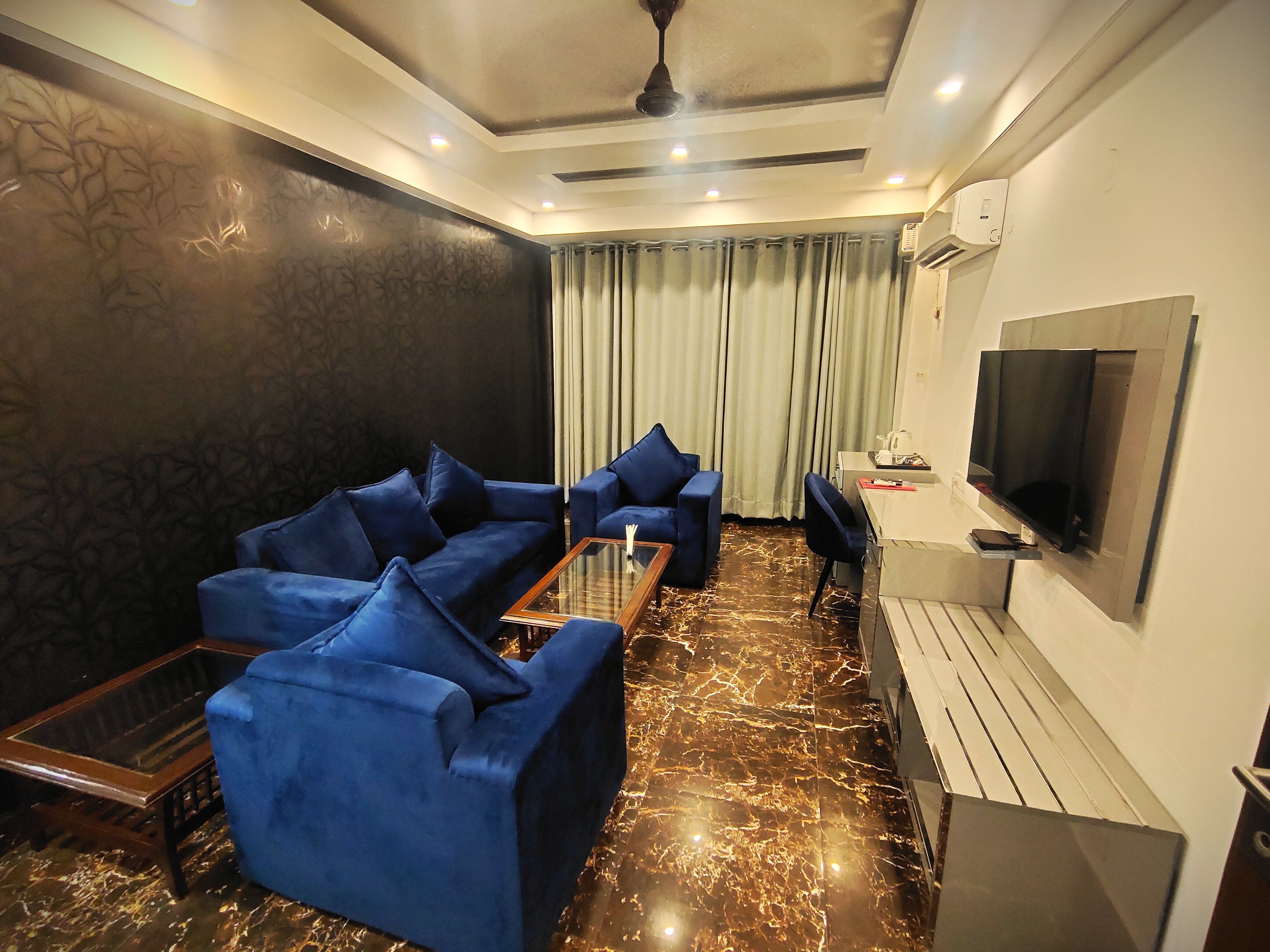 Best stay near AIIMS Delhi | hotel near AIIMS Delhi